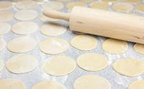 Как приготовить мягкое и эластичное тесто на вареники Как сделать вкусное тесто на вареники